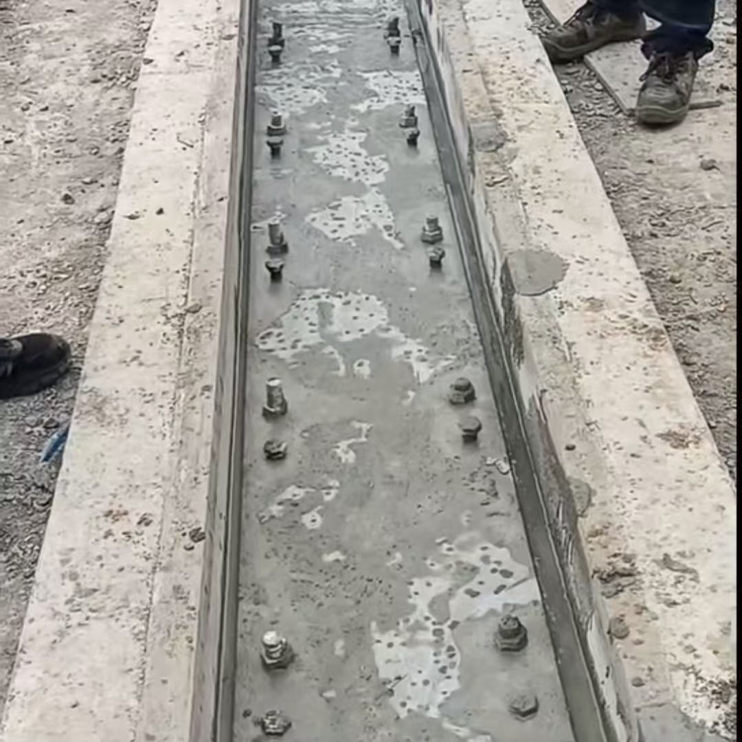 雨湖港口码头起重机龙门吊重型机械设备稳固用早强快凝轨道胶泥